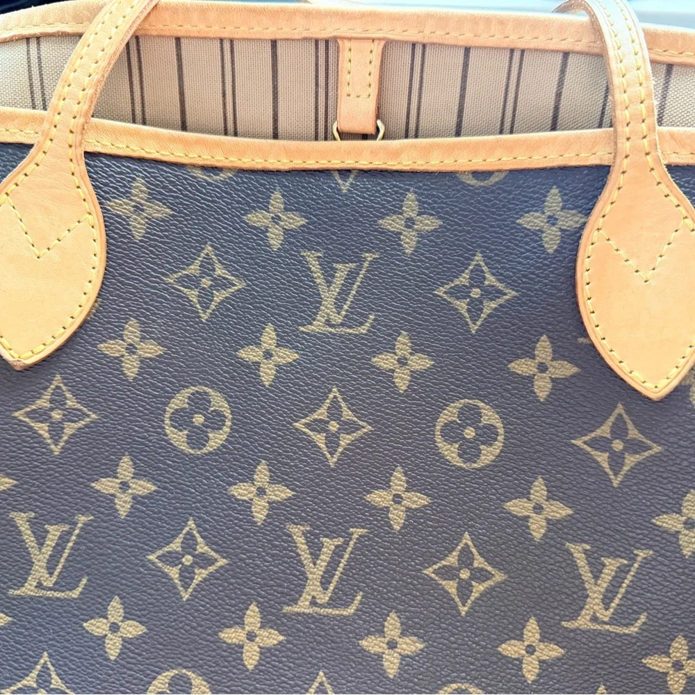 Louis Vuitton Monogram Tote in Brown and Tan - Picture 2 of 8